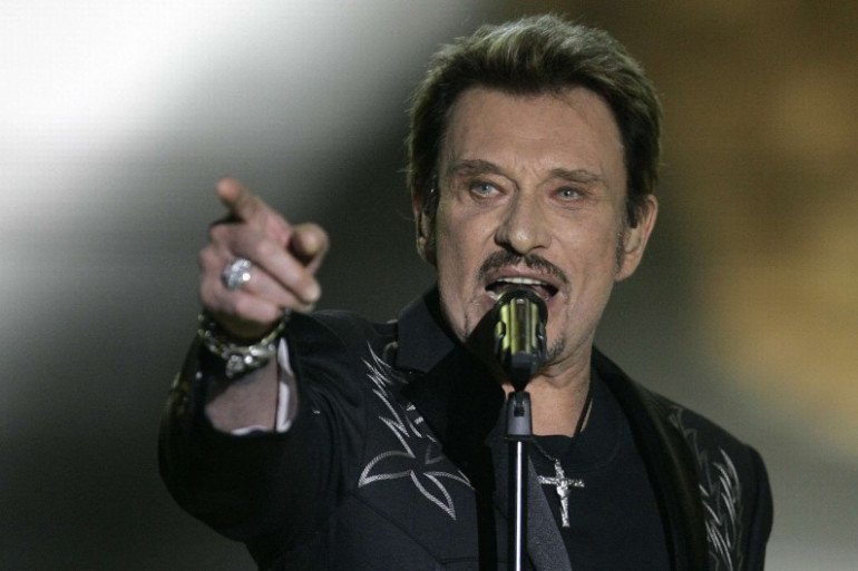 Combien de chansons Johnny Hallyday a-t-il écrites ?