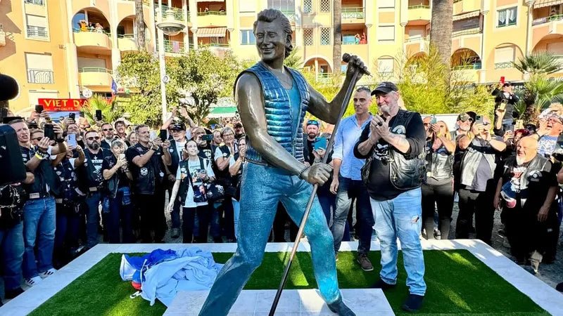 Inauguration statue Johnny Hallyday à Fréjus : hommage vibrant