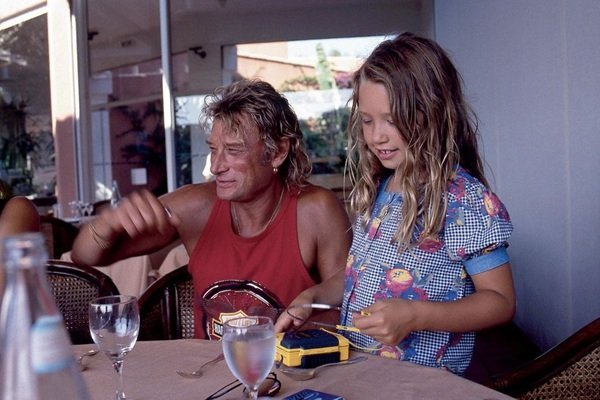 Paroles de Johnny Hallyday : "Laura"